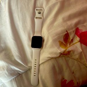 Apple watch Series 4, size 40mm